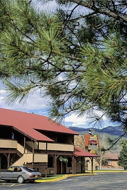 Branding Iron Motel Chama Exterior foto